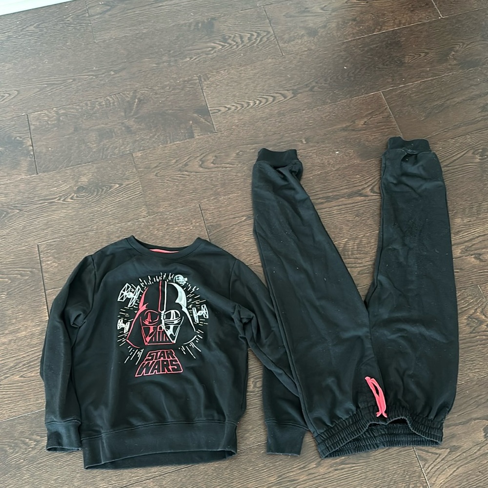 GapKids Star Wars Black and Red Darth Vader 100% Recycled PJ Set, size 6